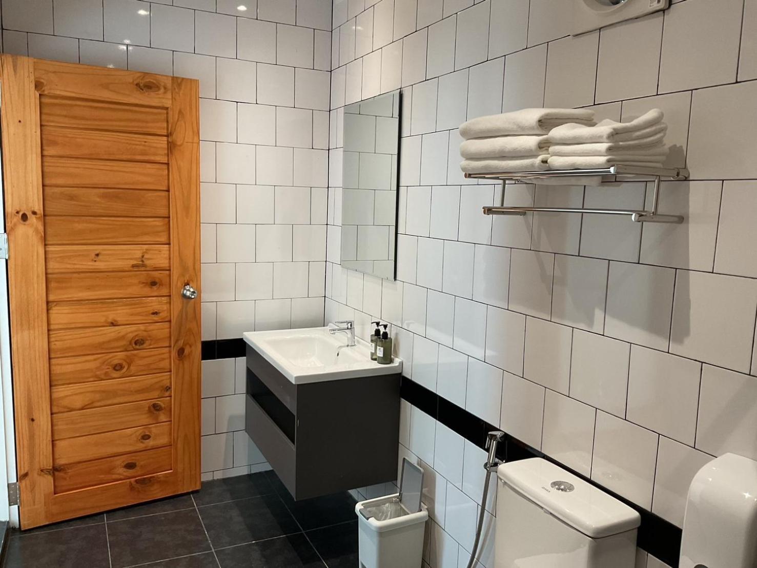 V1 Boutique Hotel Kancsanaburi Kültér fotó